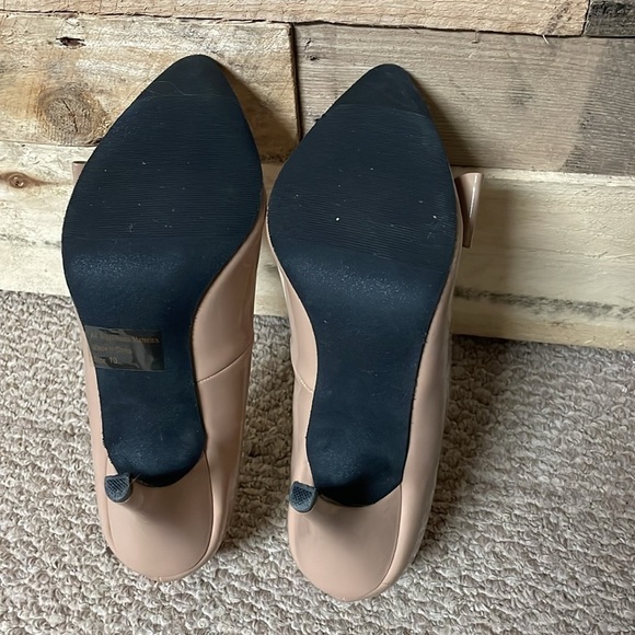 Charming Charlie size 10 4” tan heel with bow detail - Picture 7 of 7